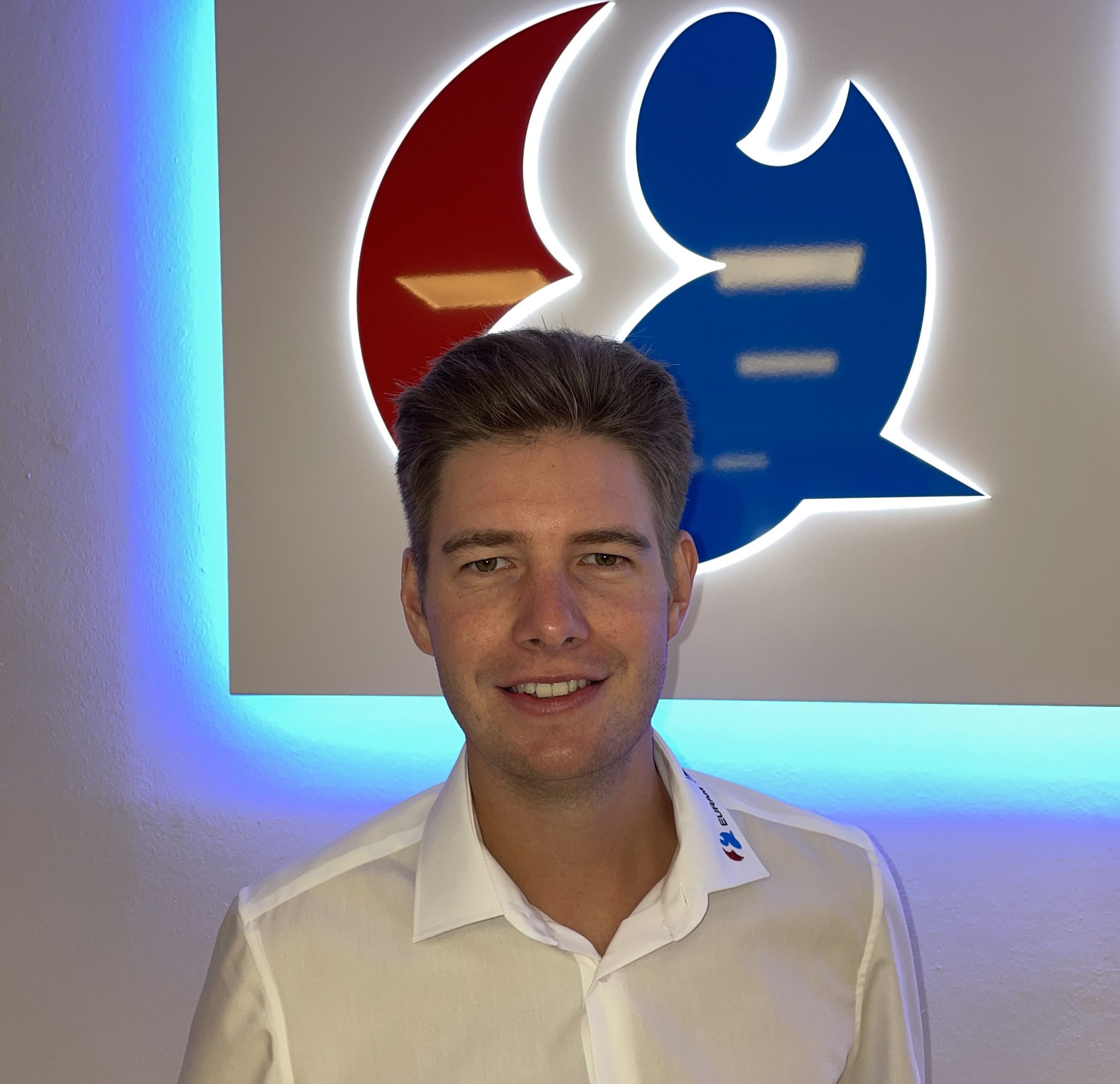 Wachten-Tim-Euram-Portrait-scaled-1 Kontaktiere uns: Tim Wachten, Euram